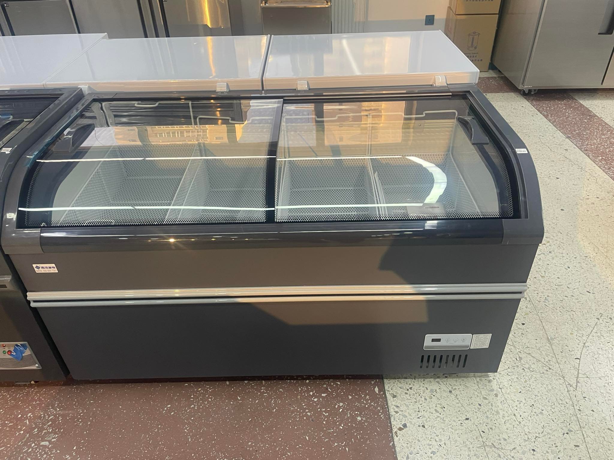 Хөлдөөгч бөмбөгөр шилэн тагтай SD-500QY